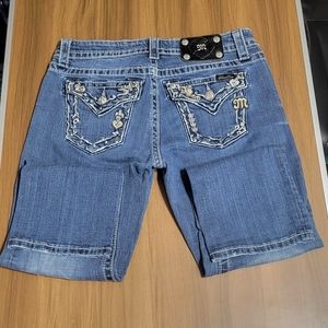 Miss Me Jeans 26 Boyfriend Capri Embroidered Embellished